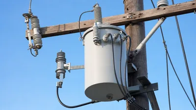 Single phase pole mounted transformer wiring diagram showing primary bushings and secondary split phase service connecti